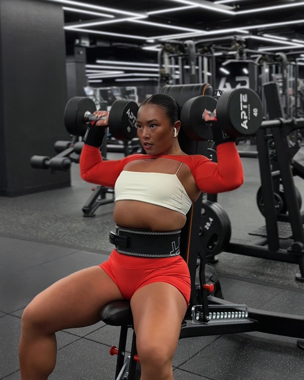 woman wearing wrist wraps when heavy weightlifting
